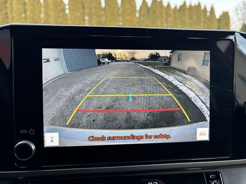 Used 2025 Toyota Camry LE image 27