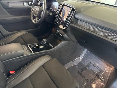 Certified 2021 Volvo XC40 T5 R-Design image 15