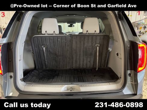 Used 2023 GMC Acadia SLT w/ Preferred Package FWD image 22