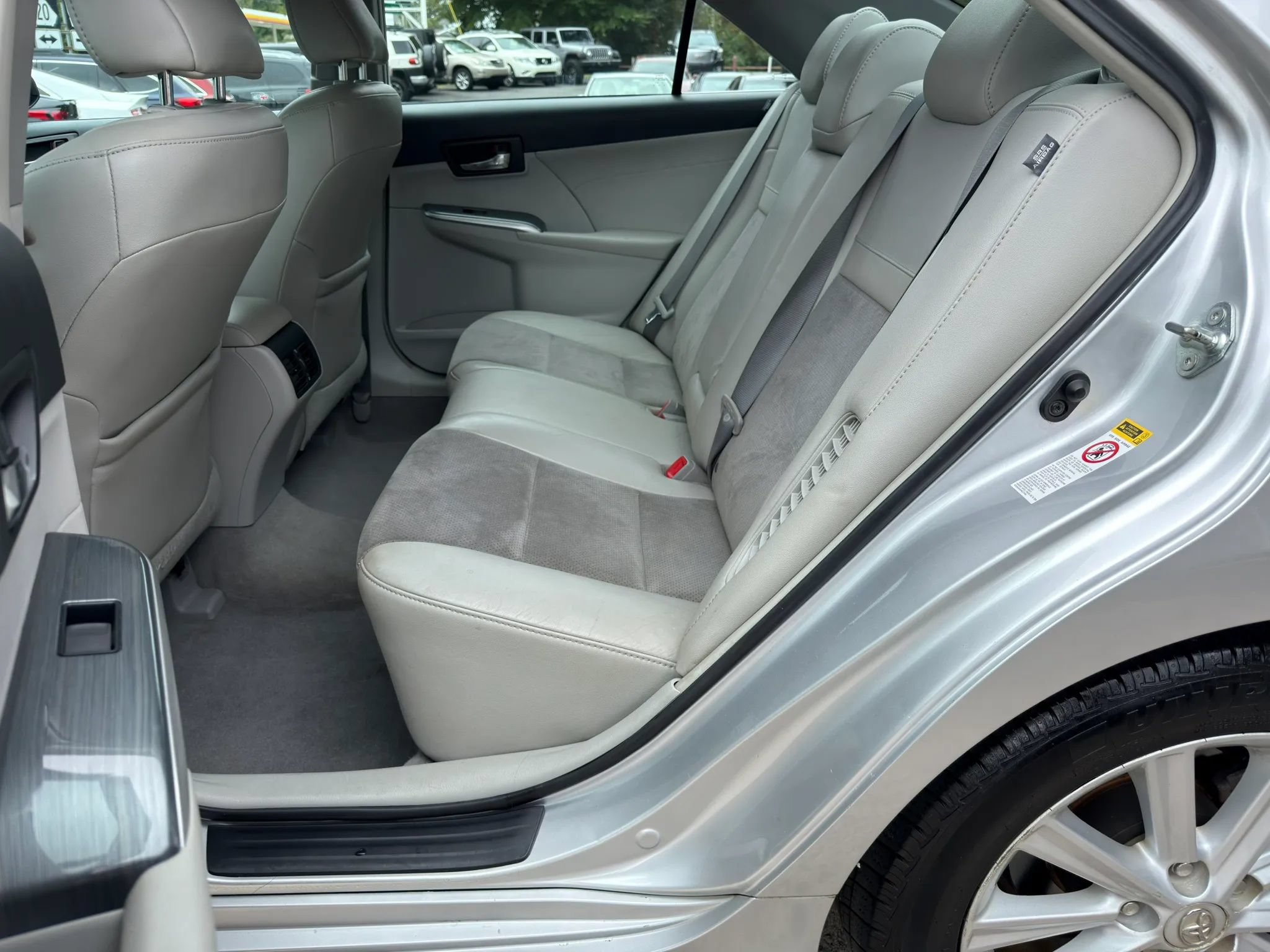 Used 2013 Toyota Camry XLE w/ Leather Pkg FWD image 24