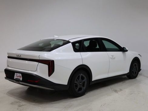 Used 2025 Kia K4 LXS image 8