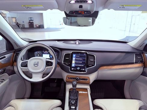 Used 2017 Volvo XC90 T6 Inscription w/ Vision Package image 12