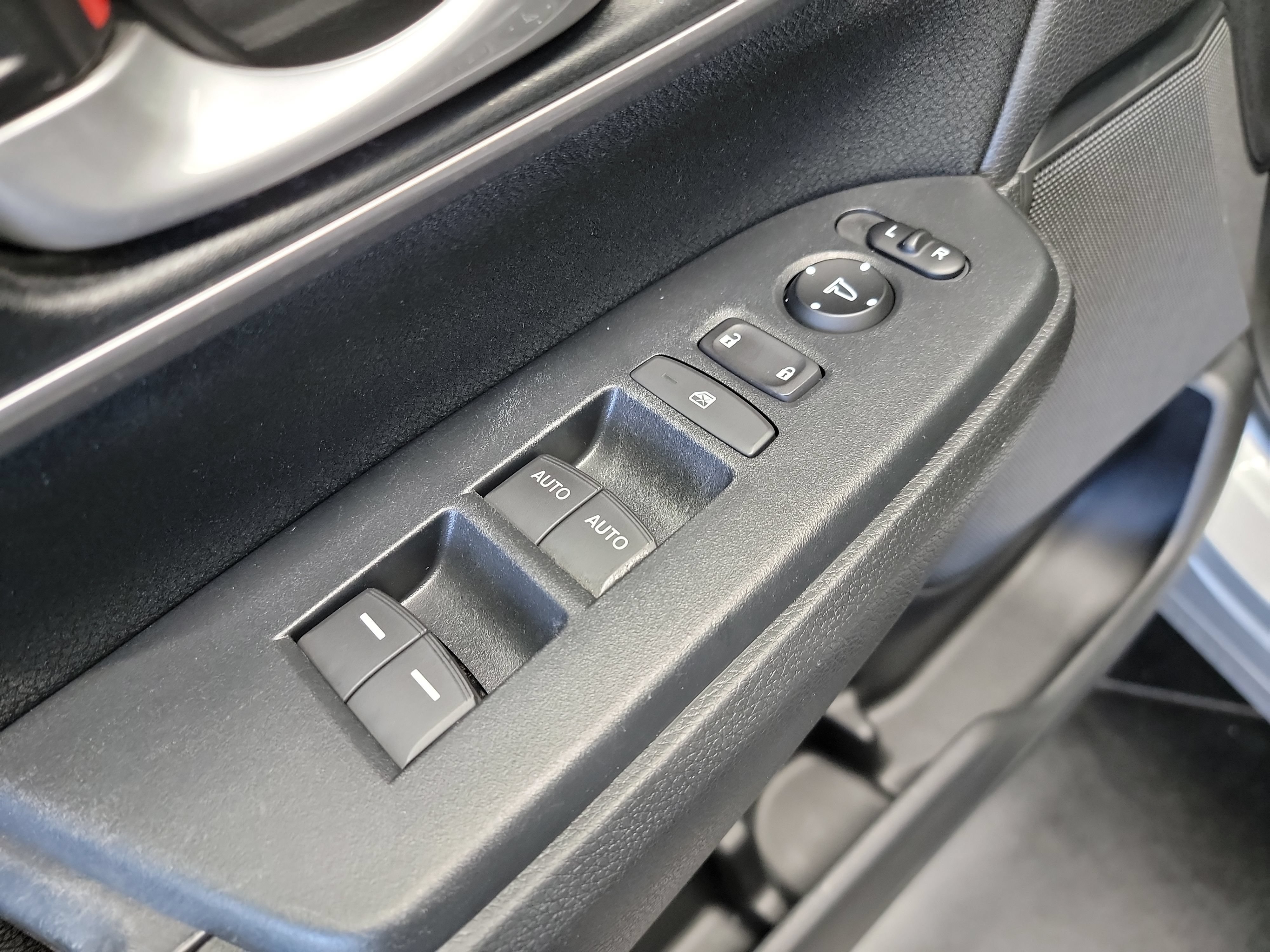 Used 2018 Honda CR-V EX image 14