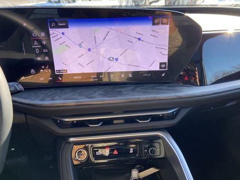 Used 2025 Audi Q5 Premium w/ Convenience Package image 18