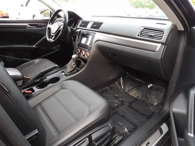 Used 2017 Volkswagen Passat 1.8T R-Line FWD image 12