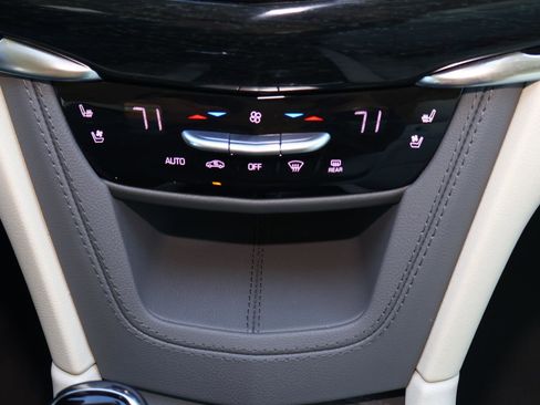 Certified 2023 Cadillac XT6 Premium Luxury image 32