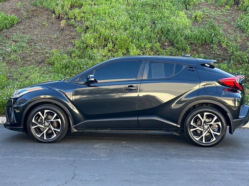 Used 2020 Toyota C-HR XLE image 7