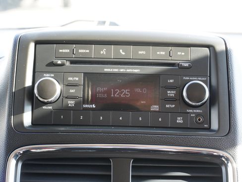 Used 2017 Dodge Grand Caravan SE w/ UConnect Hands-Free Group image 34