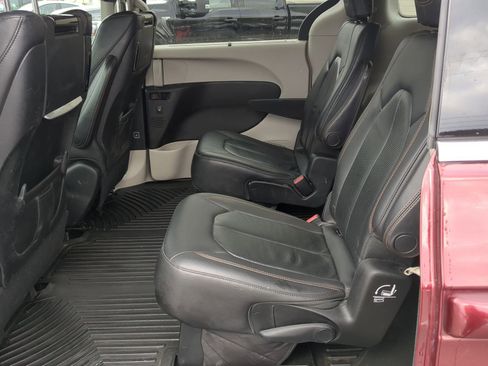 Used 2018 Chrysler Pacifica Touring-L Plus image 22