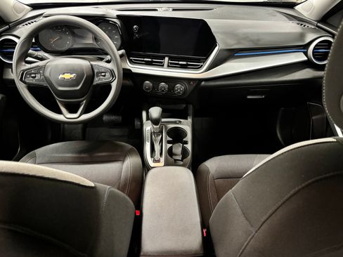 Used 2025 Chevrolet Trax LS w/ LS Convenience Package FWD image 11