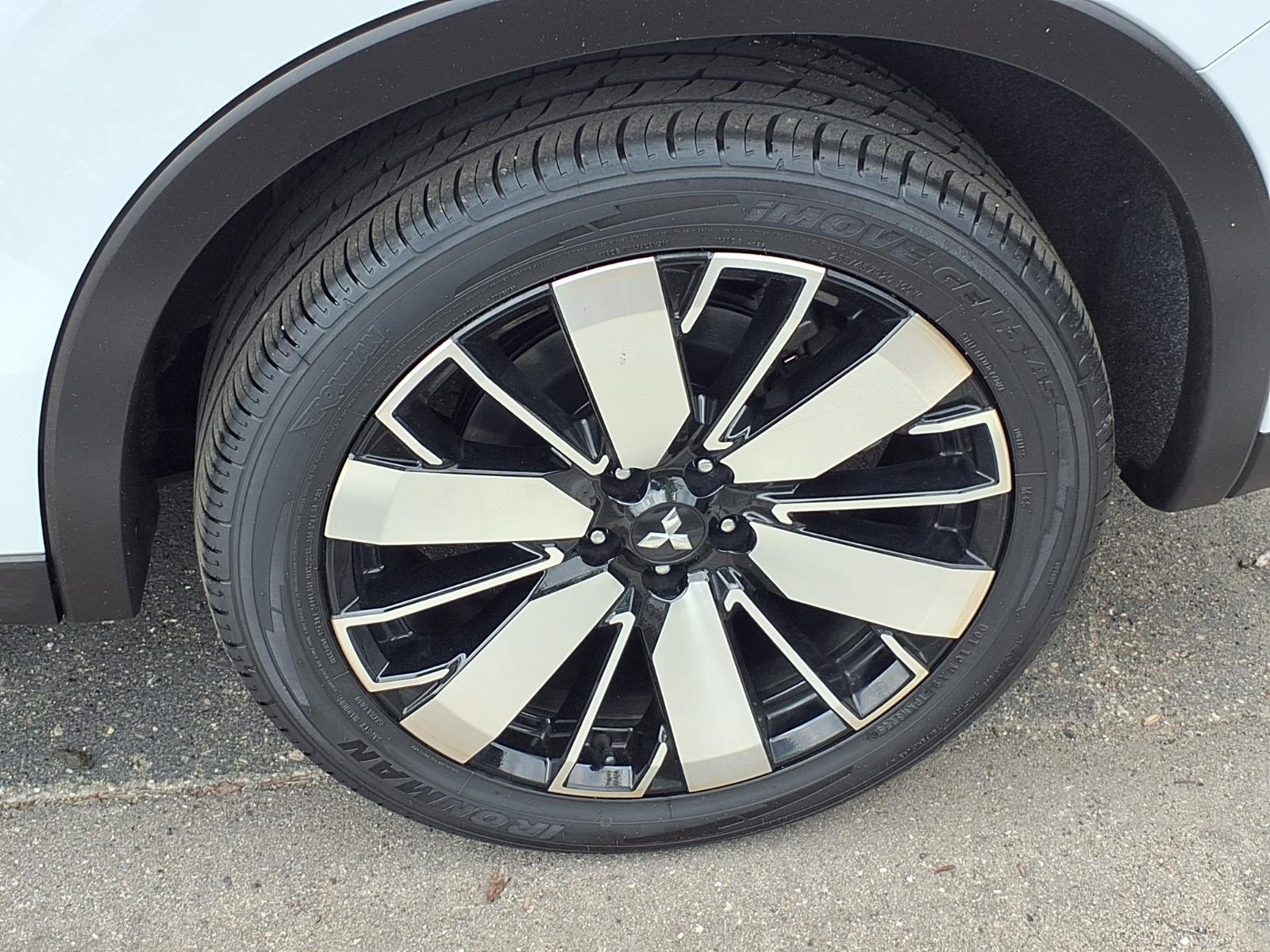 Used 2025 Mitsubishi Outlander SE AWD/4WD image 26