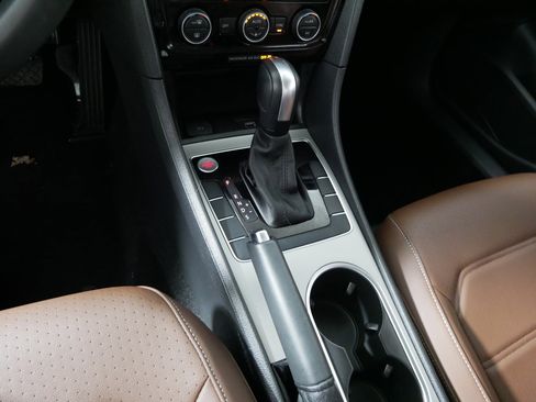 Used 2022 Volkswagen Passat 2.0T SE image 24