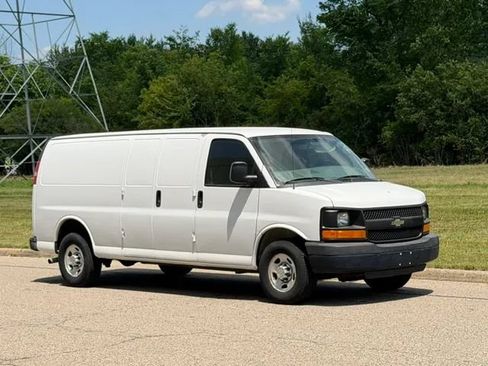 Used 2012 Chevrolet Express 2500 Extended RWD image 26