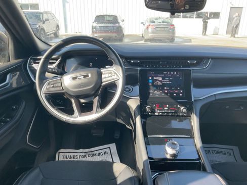 Used 2022 Jeep Grand Cherokee Altitude image 3