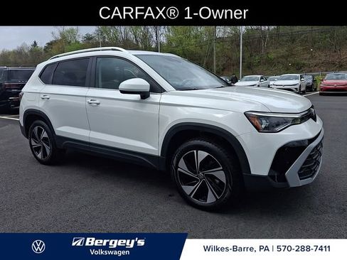 Used 2025 Volkswagen Taos SE AWD/4WD image 3
