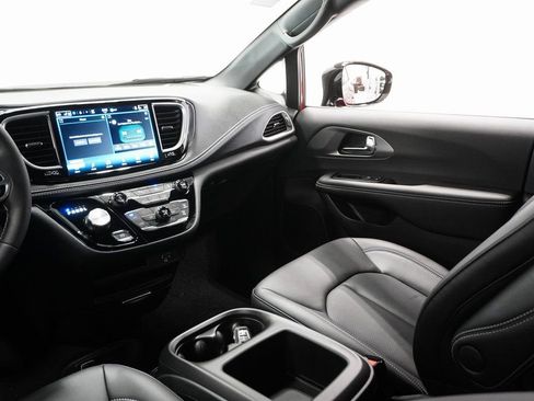 New 2026 Chrysler Pacifica Select image 17