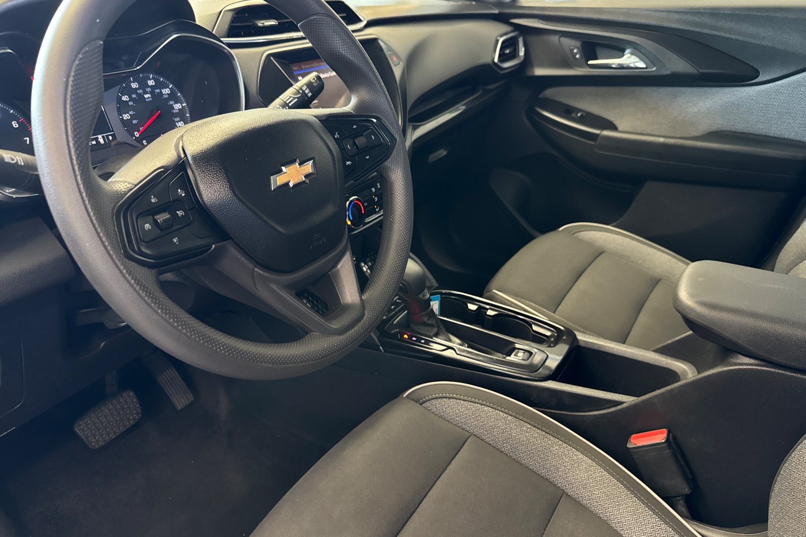 Used 2022 Chevrolet TrailBlazer LT w/ Confidence II Package FWD image 10