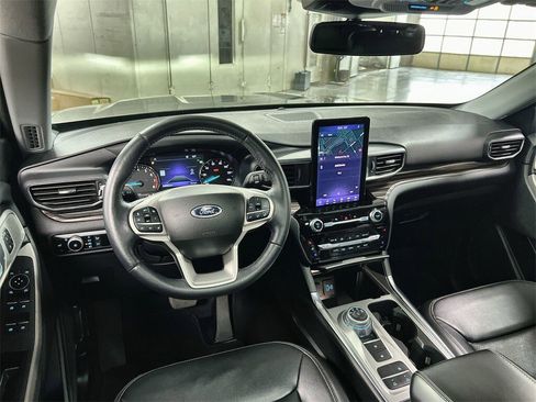 Used 2022 Ford Explorer Limited w/ Limited Technology Package image 22