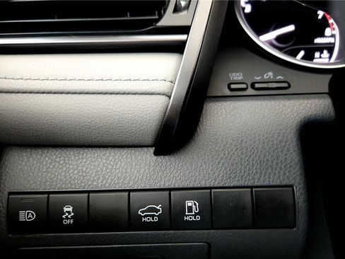 Used 2022 Toyota Camry LE w/ Carpet Mat Package (TMS) image 32