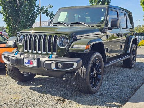 Used 2023 Jeep Wrangler Unlimited Sahara w/ Cold Weather Group AWD/4WD image 7