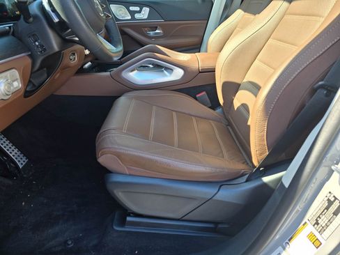 Used 2024 Mercedes-Benz GLS 580 4MATIC image 10
