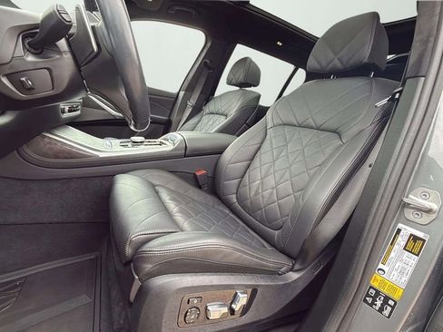 Used 2024 BMW X7 xDrive40i w/ M Sport Package image 11