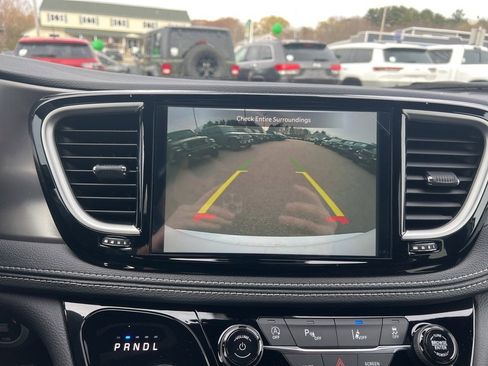 New 2026 Chrysler Pacifica Select image 30