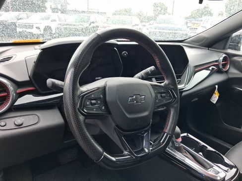 Used 2025 Chevrolet Trax RS w/ Sunroof Package FWD image 16