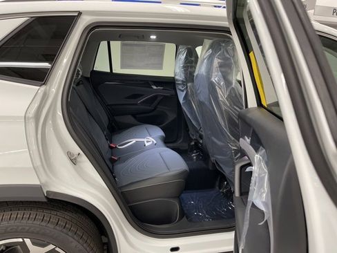 New 2026 Volkswagen Tiguan SE image 12