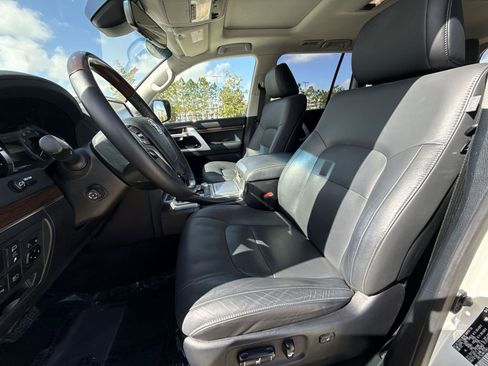 Used 2021 Toyota Land Cruiser image 13