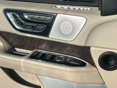 Used 2019 Lincoln Navigator L Reserve AWD/4WD image 22