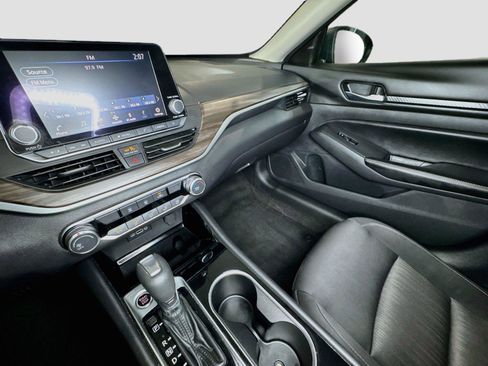 Used 2024 Nissan Altima 2.5 SV FWD image 15