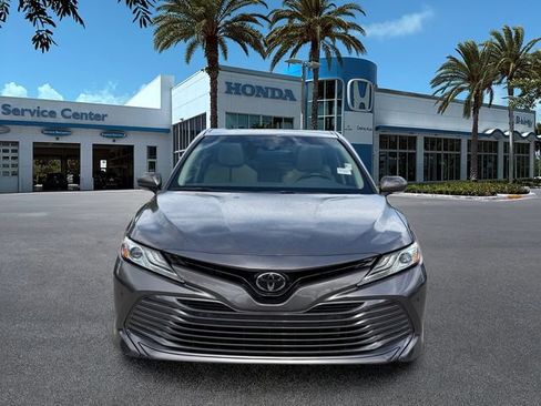 Used 2018 Toyota Camry XLE FWD image 3