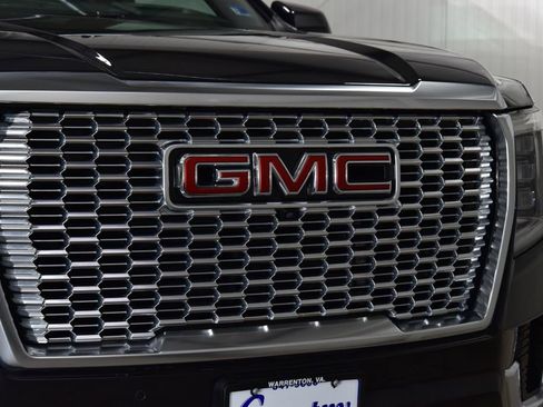 Used 2024 GMC Yukon XL Denali w/ Advanced Technology Package AWD/4WD image 11