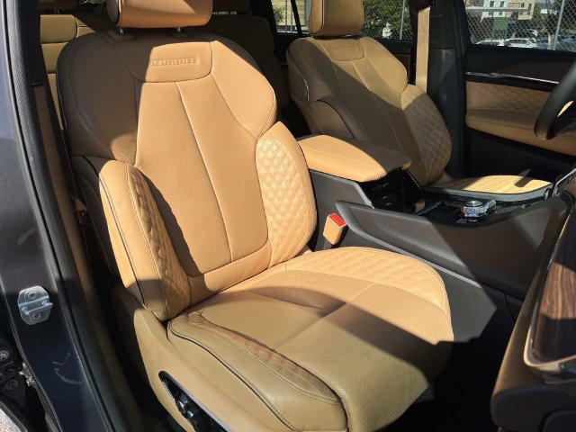 Used 2024 Jeep Grand Cherokee L Summit w/ Advanced Protech Group IV AWD/4WD image 32