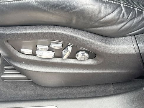 Used 2019 Porsche Cayenne Turbo w/ Premium Plus Package image 21