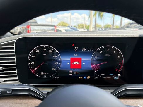 New 2026 Mercedes-Benz GLS 580 4MATIC image 31