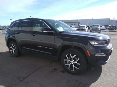 Used 2024 Jeep Grand Cherokee Limited image 4