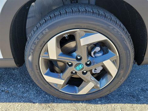 New 2025 Hyundai Venue SEL image 6