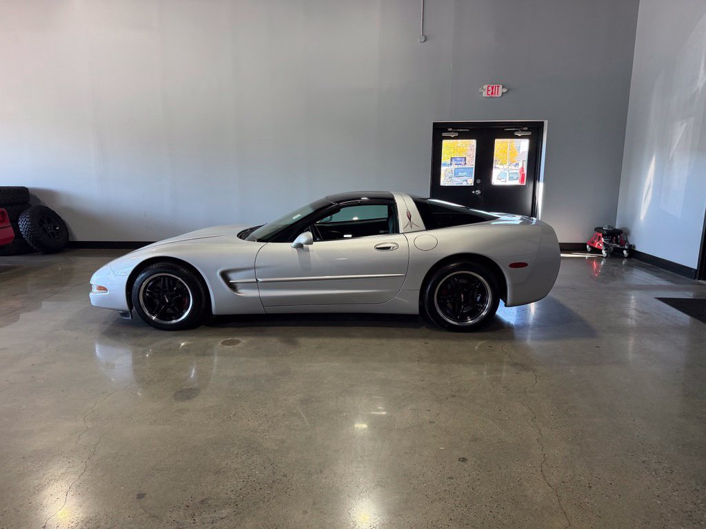 Used 2002 Chevrolet Corvette Coupe RWD image 7