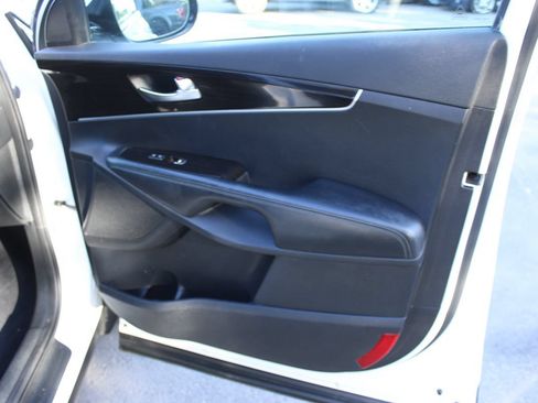 Used 2020 Kia Sorento LX FWD image 21