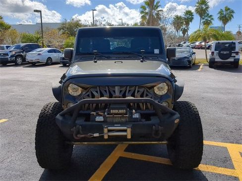 Used 2017 Jeep Wrangler Unlimited Sahara w/ Connectivity Group image 5