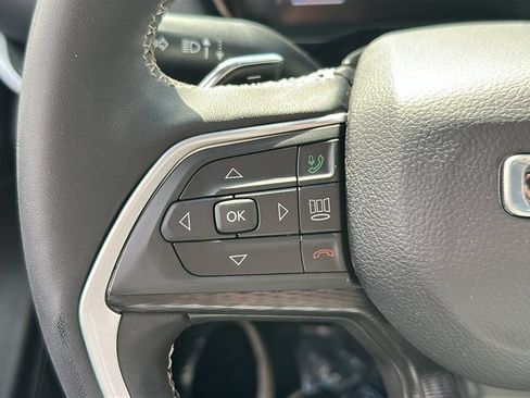 Used 2025 Jeep Grand Cherokee Altitude AWD/4WD image 14