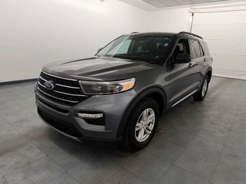 Used 2023 Ford Explorer XLT w/ Equipment Group 202A image 3