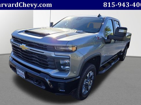 Used 2024 Chevrolet Silverado 2500 Custom w/ Custom Value Package image 3