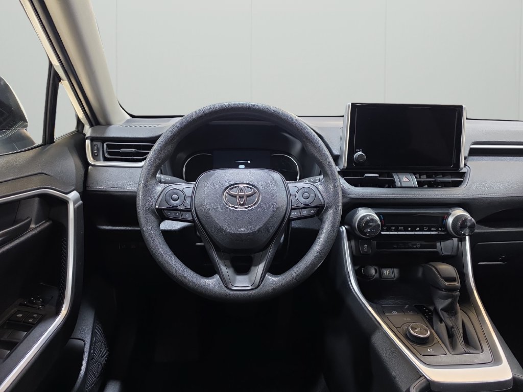 Used 2025 Toyota RAV4 LE AWD/4WD image 18