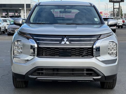 New 2025 Mitsubishi Outlander ES image 10