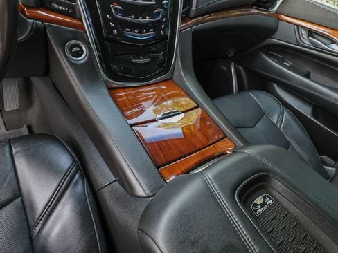Used 2015 Cadillac Escalade ESV Luxury RWD image 21