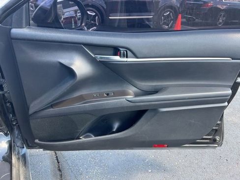 Used 2021 Toyota Camry SE image 27