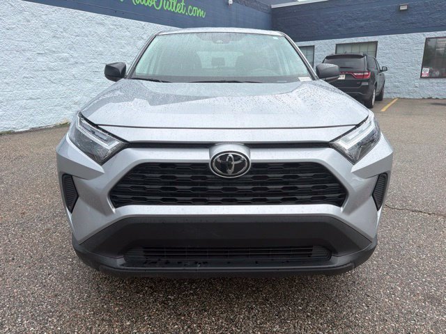Used 2025 Toyota RAV4 LE AWD/4WD image 8